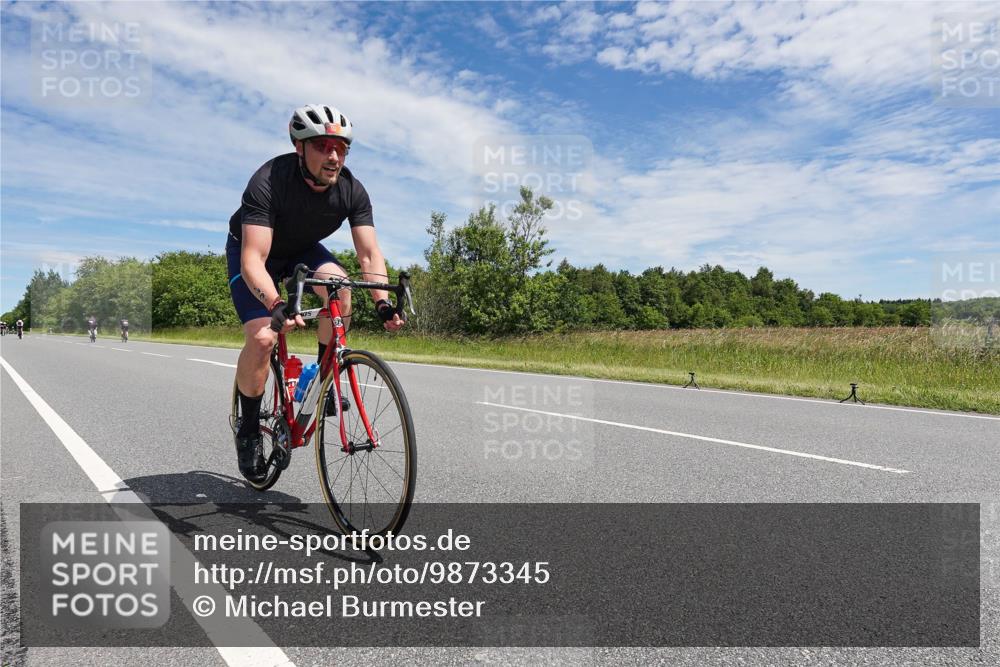 21.06.2026 - Viking Triathlon Michael Burmester http://msf.ph/oto/9873345 21.06.2026 12:39:58 Radfahren 47, 174, 231, 242, 272, 512, 524, 543 meine-sportfotos.de