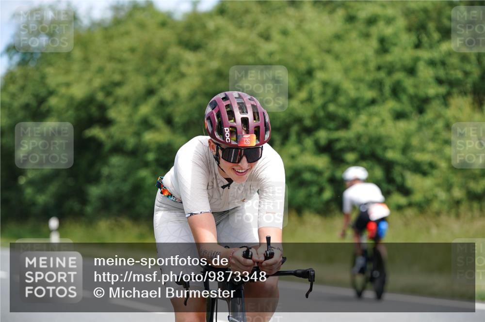 21.06.2026 - Viking Triathlon Michael Burmester http://msf.ph/oto/9873348 21.06.2026 12:48:07 Radfahren 57, 58, 73, 124, 126, 166, 232, 273, 531, 608, 644 meine-sportfotos.de