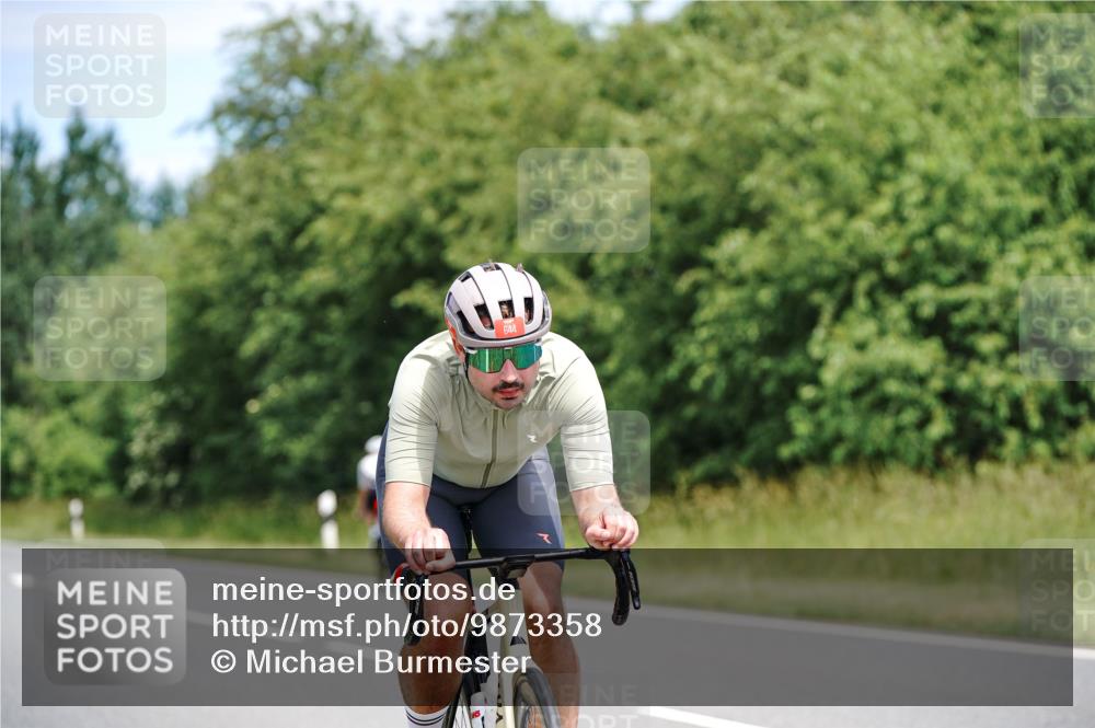 21.06.2026 - Viking Triathlon Michael Burmester http://msf.ph/oto/9873358 21.06.2026 12:48:10 Radfahren 57, 73, 124, 126, 166, 232, 273, 608, 644 meine-sportfotos.de