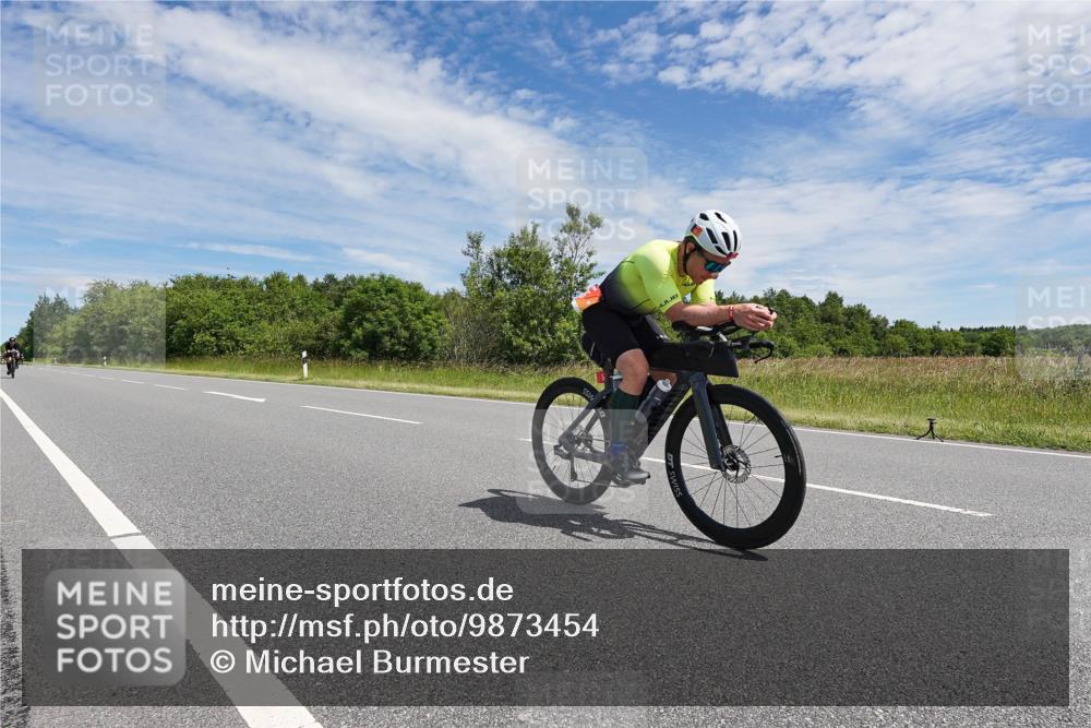 21.06.2026 - Viking Triathlon Michael Burmester http://msf.ph/oto/9873454 21.06.2026 12:40:50 Radfahren 40, 200, 213, 285, 345, 404, 466, 515, 568, 604 meine-sportfotos.de