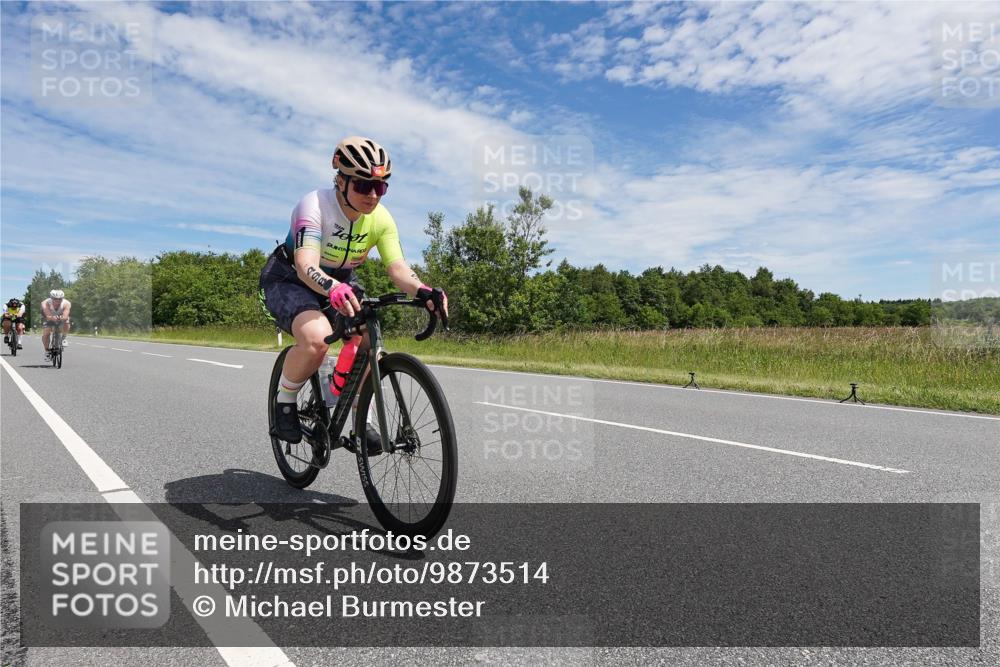 21.06.2026 - Viking Triathlon Michael Burmester http://msf.ph/oto/9873514 21.06.2026 12:41:09 Radfahren 40, 43, 192, 332, 491, 498, 566, 656 meine-sportfotos.de