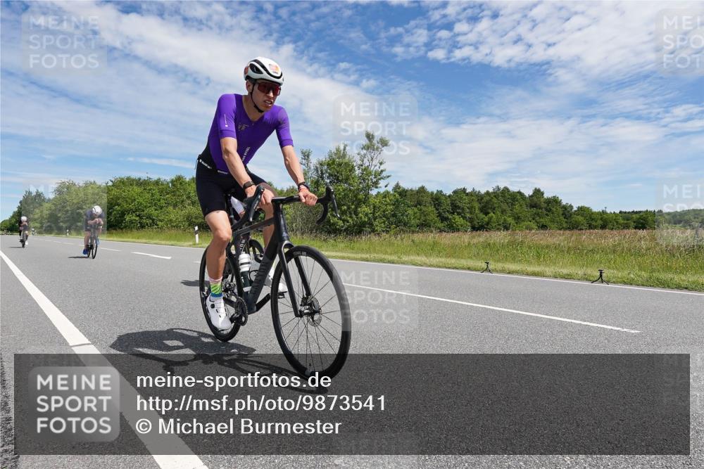 21.06.2026 - Viking Triathlon Michael Burmester http://msf.ph/oto/9873541 21.06.2026 12:41:25 Radfahren 43, 82, 117, 147, 183, 321, 369, 391, 425, 469, 491, 650 meine-sportfotos.de