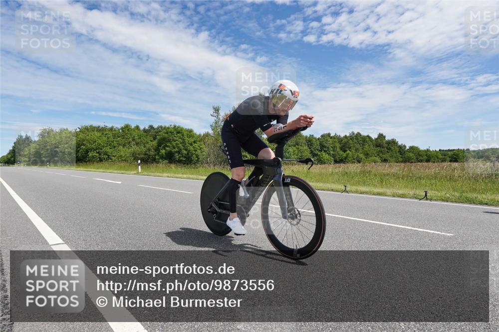 21.06.2026 - Viking Triathlon Michael Burmester http://msf.ph/oto/9873556 21.06.2026 12:41:27 Radfahren 43, 82, 117, 147, 183, 321, 369, 391, 425, 469, 491, 650 meine-sportfotos.de