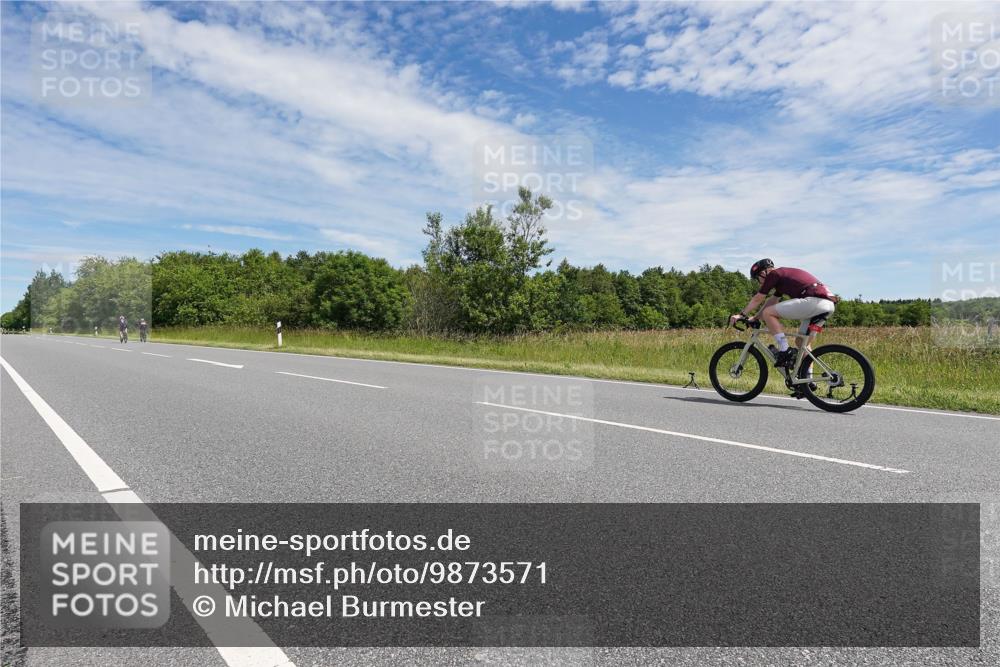 21.06.2026 - Viking Triathlon Michael Burmester http://msf.ph/oto/9873571 21.06.2026 12:41:32 Radfahren 43, 82, 117, 147, 183, 321, 369, 391, 425, 469, 491, 650 meine-sportfotos.de
