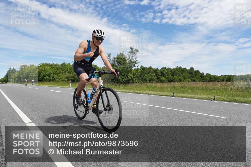 21.06.2026 - Viking Triathlon Michael Burmester http://msf.ph/oto/9873596 21.06.2026 12:41:58 Radfahren 291, 398, 440, 523 meine-sportfotos.de