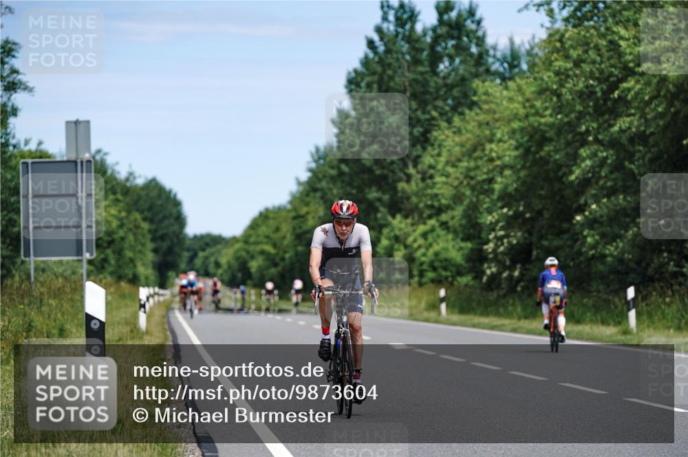 21.06.2026 - Viking Triathlon Michael Burmester http://msf.ph/oto/9873604 21.06.2026 12:50:25 Radfahren 26, 101, 211, 261, 375, 387, 463, 661 meine-sportfotos.de