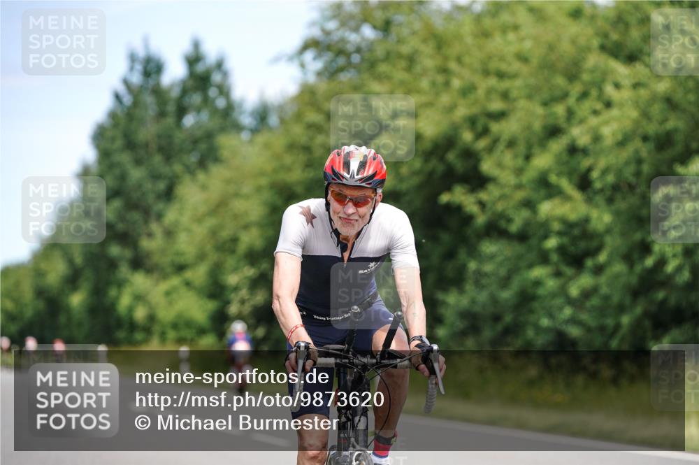 21.06.2026 - Viking Triathlon Michael Burmester http://msf.ph/oto/9873620 21.06.2026 12:50:27 Radfahren 26, 211, 261, 375, 387, 463 meine-sportfotos.de