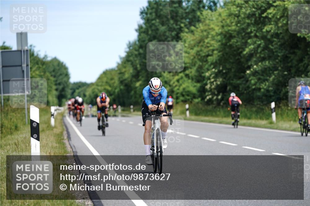 21.06.2026 - Viking Triathlon Michael Burmester http://msf.ph/oto/9873627 21.06.2026 12:50:35 Radfahren 26, 190, 211, 261, 326, 375, 387, 463, 556 meine-sportfotos.de