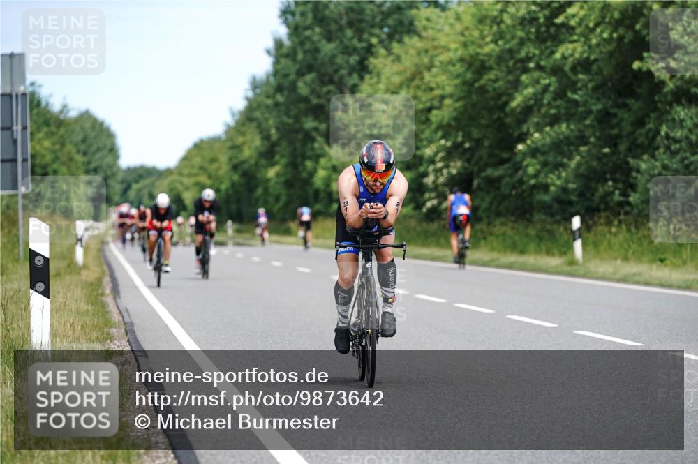 21.06.2026 - Viking Triathlon Michael Burmester http://msf.ph/oto/9873642 21.06.2026 12:50:38 Radfahren 26, 190, 211, 261, 326, 387, 463, 556 meine-sportfotos.de
