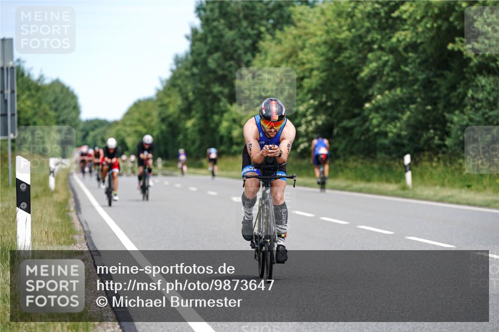 21.06.2026 - Viking Triathlon Michael Burmester http://msf.ph/oto/9873647 21.06.2026 12:50:39 Radfahren 26, 190, 211, 261, 326, 387, 463, 556 meine-sportfotos.de
