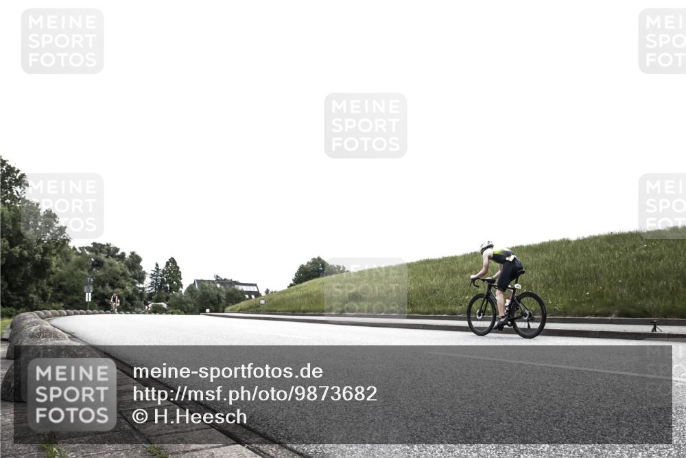 21.06.2026 - 29. Vierlanden-Triathlon H.Heesch http://msf.ph/oto/9873682 21.06.2026 12:32:01 Radfahren 664, 932, 936 meine-sportfotos.de
