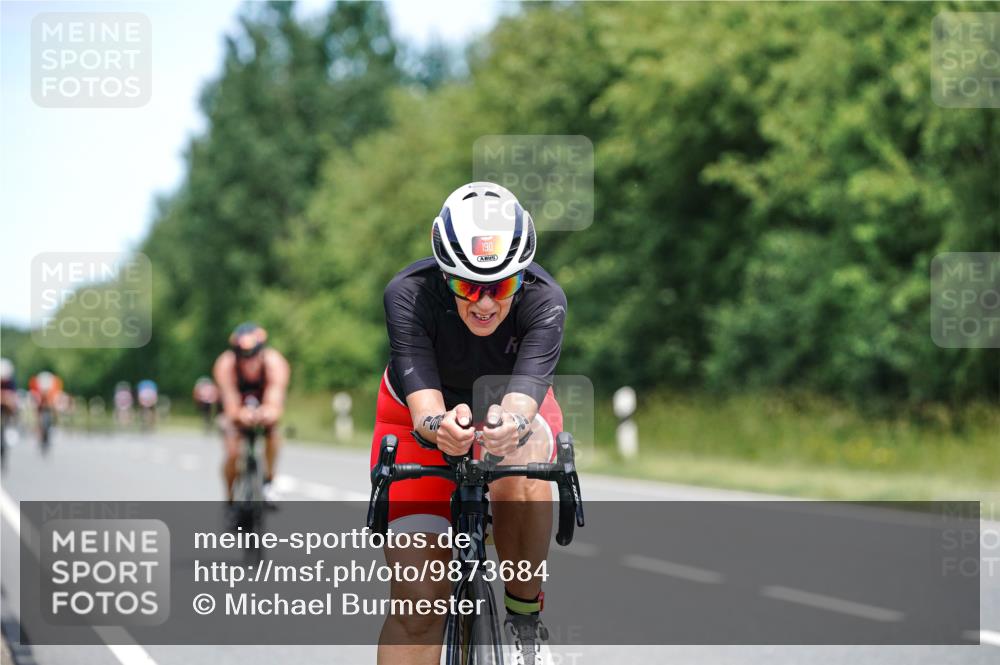 21.06.2026 - Viking Triathlon Michael Burmester http://msf.ph/oto/9873684 21.06.2026 12:50:44 Radfahren 26, 190, 211, 261, 326, 387, 463, 556 meine-sportfotos.de
