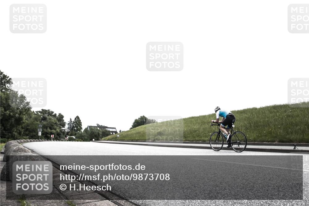 21.06.2026 - 29. Vierlanden-Triathlon H.Heesch http://msf.ph/oto/9873708 21.06.2026 12:32:16 Radfahren 828, 863, 897, 980 meine-sportfotos.de