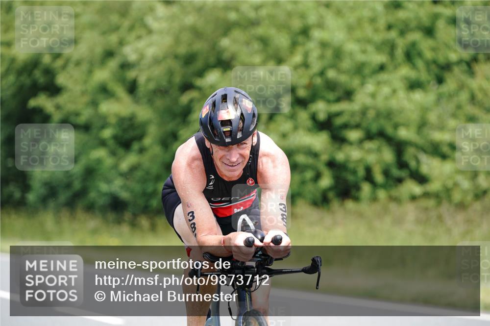 21.06.2026 - Viking Triathlon Michael Burmester http://msf.ph/oto/9873712 21.06.2026 12:50:47 Radfahren 26, 190, 211, 261, 326, 387, 463, 556 meine-sportfotos.de