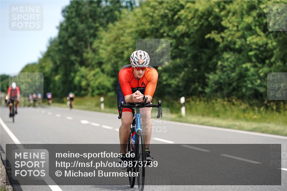 21.06.2026 - Viking Triathlon Michael Burmester http://msf.ph/oto/9873739 21.06.2026 12:50:52 Radfahren 190, 326, 387, 463, 556 meine-sportfotos.de