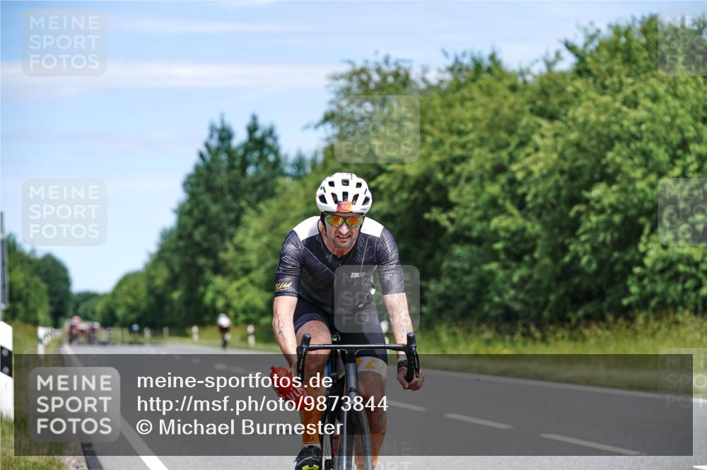 21.06.2026 - Viking Triathlon Michael Burmester http://msf.ph/oto/9873844 21.06.2026 12:52:10 Radfahren 90, 198, 252, 252, 401, 619 meine-sportfotos.de
