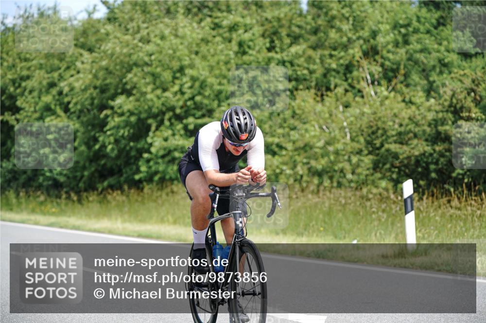 21.06.2026 - Viking Triathlon Michael Burmester http://msf.ph/oto/9873856 21.06.2026 12:52:11 Radfahren 90, 198, 252, 252, 401, 411, 464, 619 meine-sportfotos.de