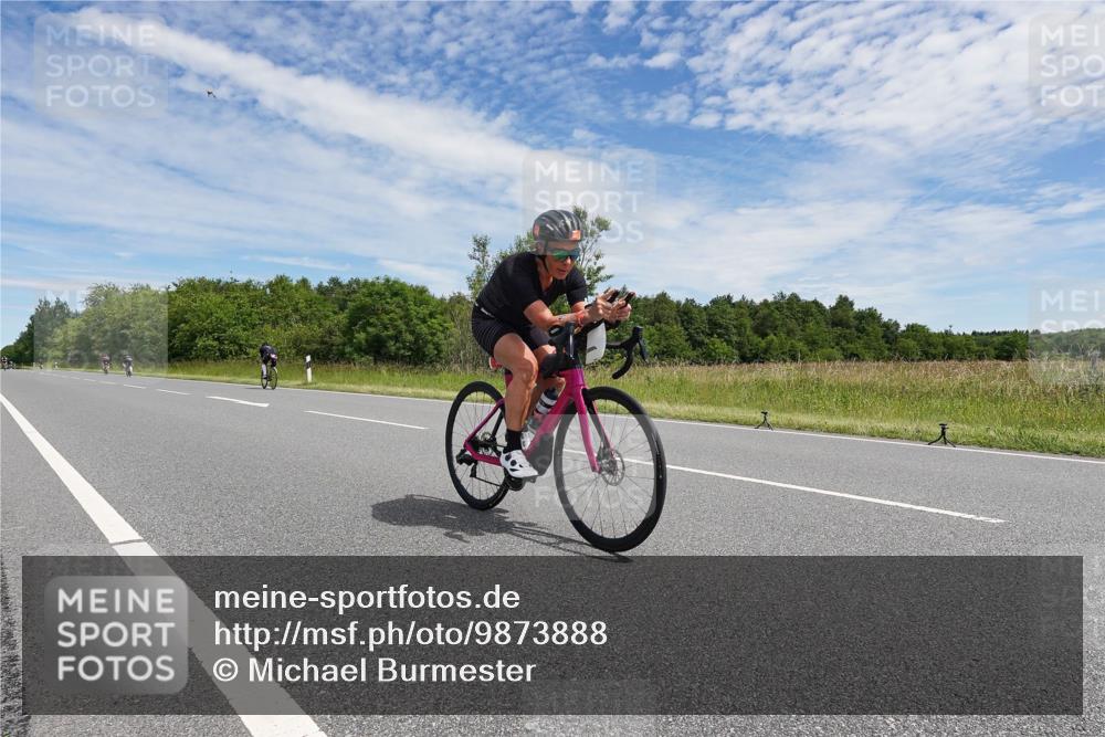21.06.2026 - Viking Triathlon Michael Burmester http://msf.ph/oto/9873888 21.06.2026 12:44:21 Radfahren 59, 161, 207, 341, 347, 350, 353, 470, 475, 534, 564 meine-sportfotos.de