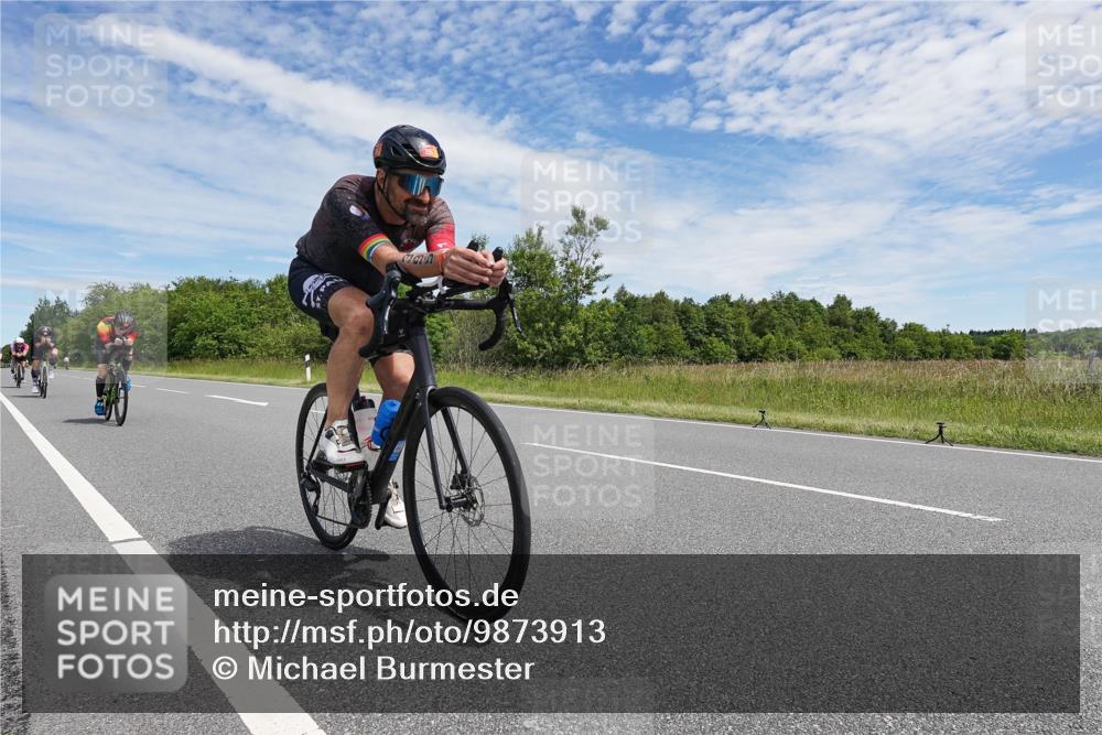 21.06.2026 - Viking Triathlon Michael Burmester http://msf.ph/oto/9873913 21.06.2026 12:44:40 Radfahren 53, 59, 102, 341, 395, 456, 534, 623 meine-sportfotos.de
