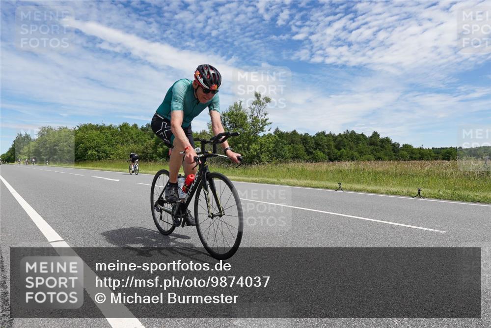 21.06.2026 - Viking Triathlon Michael Burmester http://msf.ph/oto/9874037 21.06.2026 12:45:42 Radfahren 54, 135, 205, 249, 254, 309, 309 meine-sportfotos.de