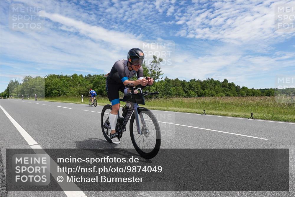 21.06.2026 - Viking Triathlon Michael Burmester http://msf.ph/oto/9874049 21.06.2026 12:45:47 Radfahren 54, 135, 205, 254, 309, 421 meine-sportfotos.de