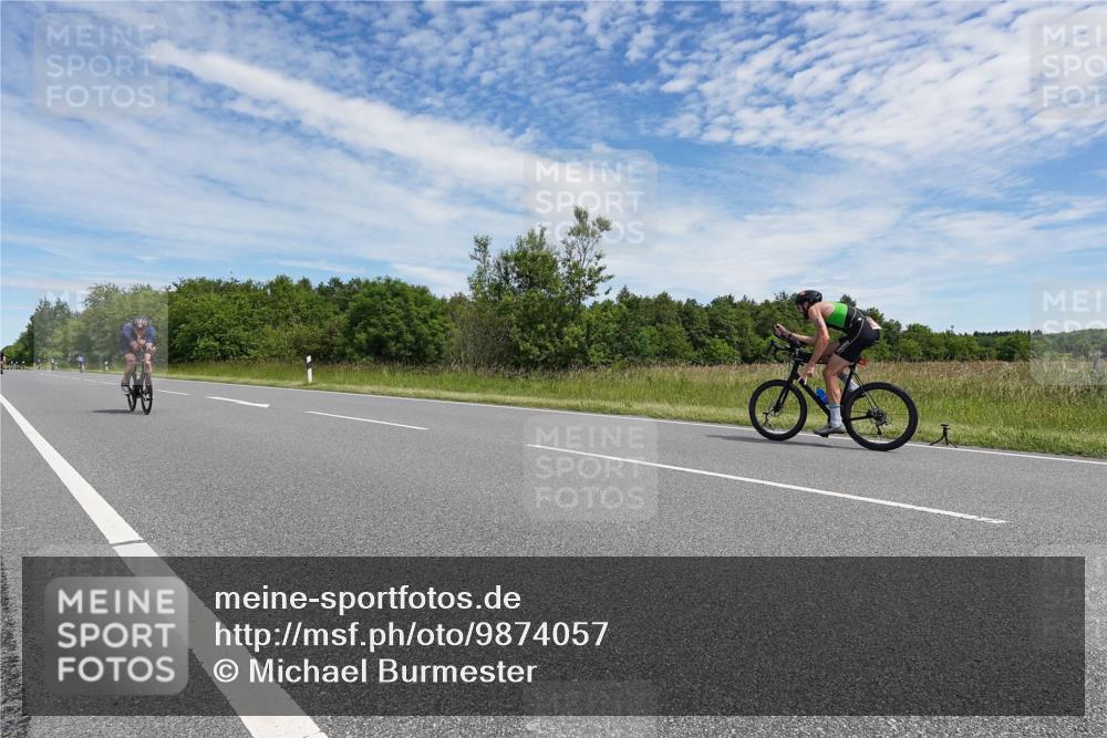 21.06.2026 - Viking Triathlon Michael Burmester http://msf.ph/oto/9874057 21.06.2026 12:45:54 Radfahren 54, 135, 205, 238, 309, 352, 421, 442, 561 meine-sportfotos.de