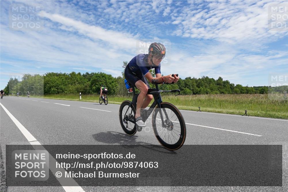 21.06.2026 - Viking Triathlon Michael Burmester http://msf.ph/oto/9874063 21.06.2026 12:45:55 Radfahren 54, 135, 205, 238, 309, 352, 421, 442, 561 meine-sportfotos.de