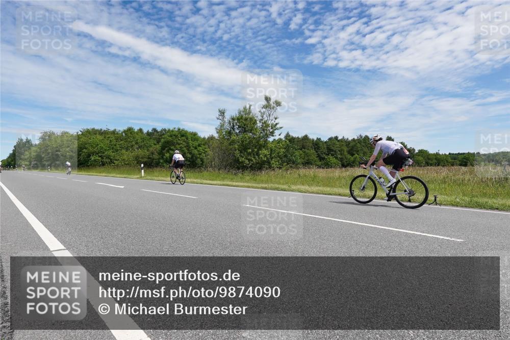 21.06.2026 - Viking Triathlon Michael Burmester http://msf.ph/oto/9874090 21.06.2026 12:46:04 Radfahren 238, 352, 352, 421, 442, 561 meine-sportfotos.de