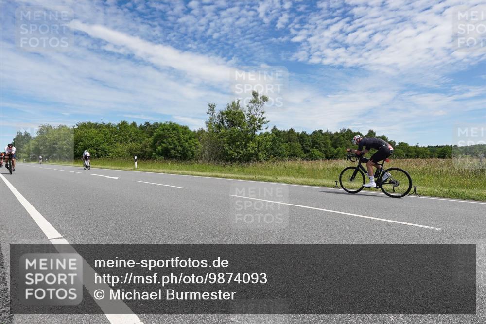 21.06.2026 - Viking Triathlon Michael Burmester http://msf.ph/oto/9874093 21.06.2026 12:46:07 Radfahren 238, 352, 352, 442, 561 meine-sportfotos.de