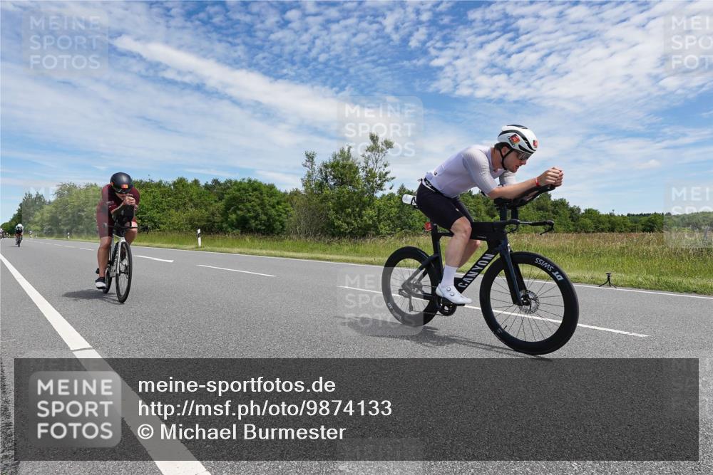 21.06.2026 - Viking Triathlon Michael Burmester http://msf.ph/oto/9874133 21.06.2026 12:46:39 Radfahren 16, 36, 105, 165, 178, 184, 251, 364, 407, 457, 504, 546, 606, 629, 629, 634 meine-sportfotos.de
