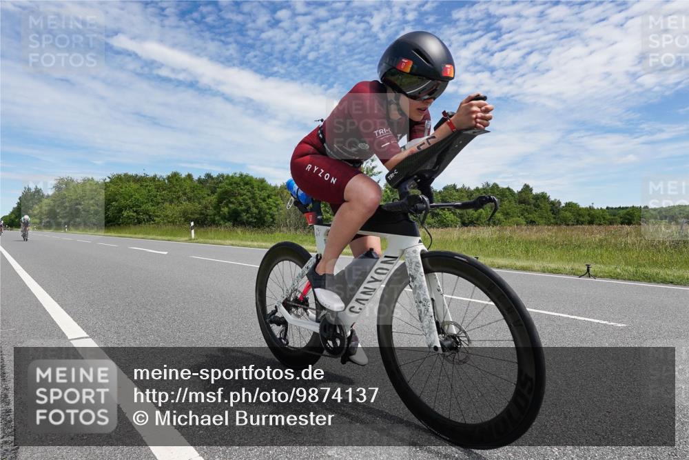 21.06.2026 - Viking Triathlon Michael Burmester http://msf.ph/oto/9874137 21.06.2026 12:46:39 Radfahren 16, 36, 105, 165, 178, 184, 251, 364, 407, 457, 504, 546, 606, 629, 629, 634 meine-sportfotos.de