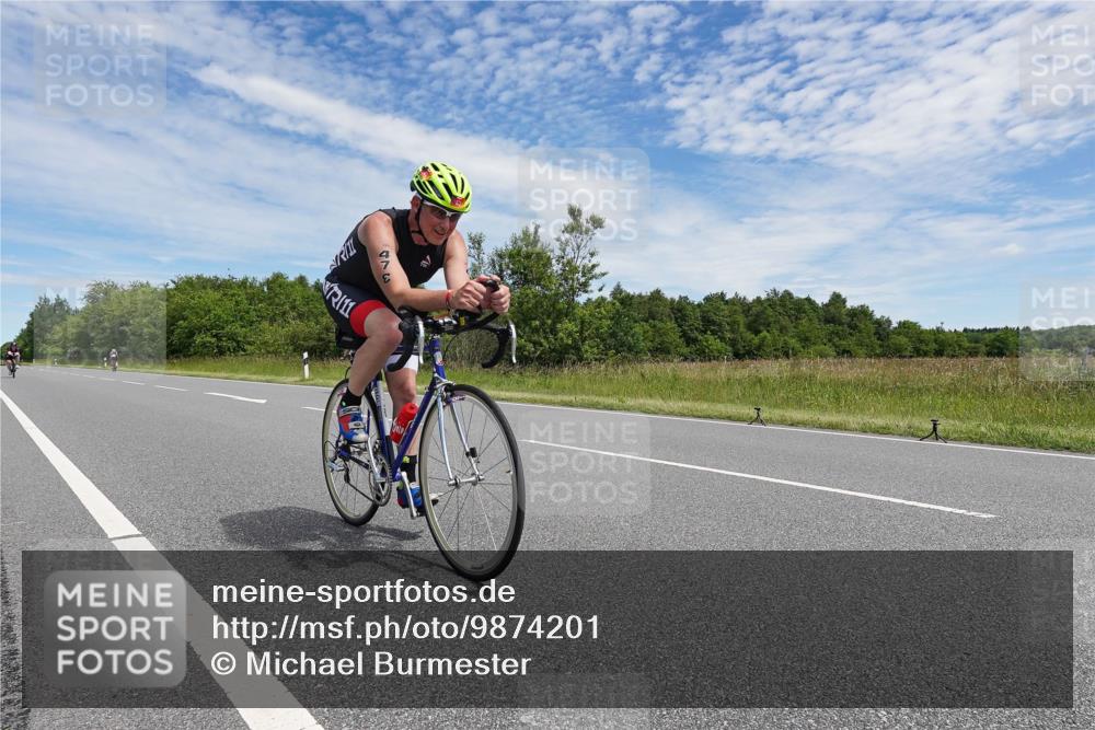 21.06.2026 - Viking Triathlon Michael Burmester http://msf.ph/oto/9874201 21.06.2026 12:47:14 Radfahren 257, 366, 424, 473 meine-sportfotos.de