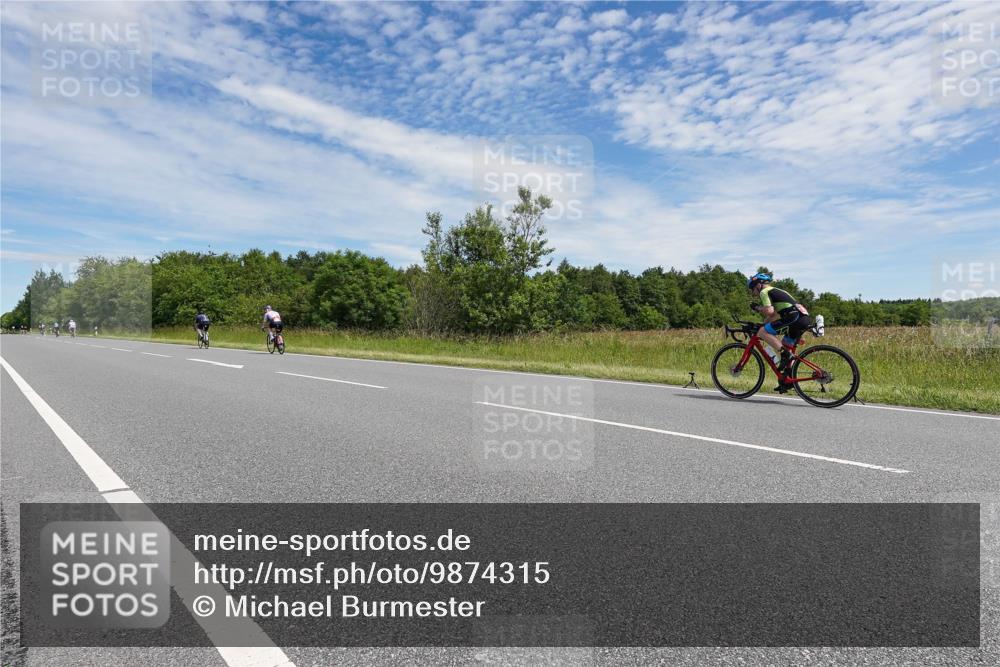 21.06.2026 - Viking Triathlon Michael Burmester http://msf.ph/oto/9874315 21.06.2026 12:48:28 Radfahren 57, 124, 232, 273, 273 meine-sportfotos.de