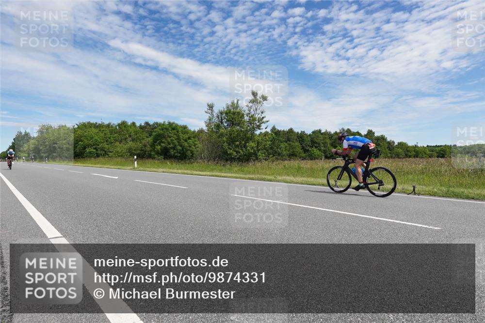 21.06.2026 - Viking Triathlon Michael Burmester http://msf.ph/oto/9874331 21.06.2026 12:48:43 Radfahren 44, 273, 330, 379 meine-sportfotos.de