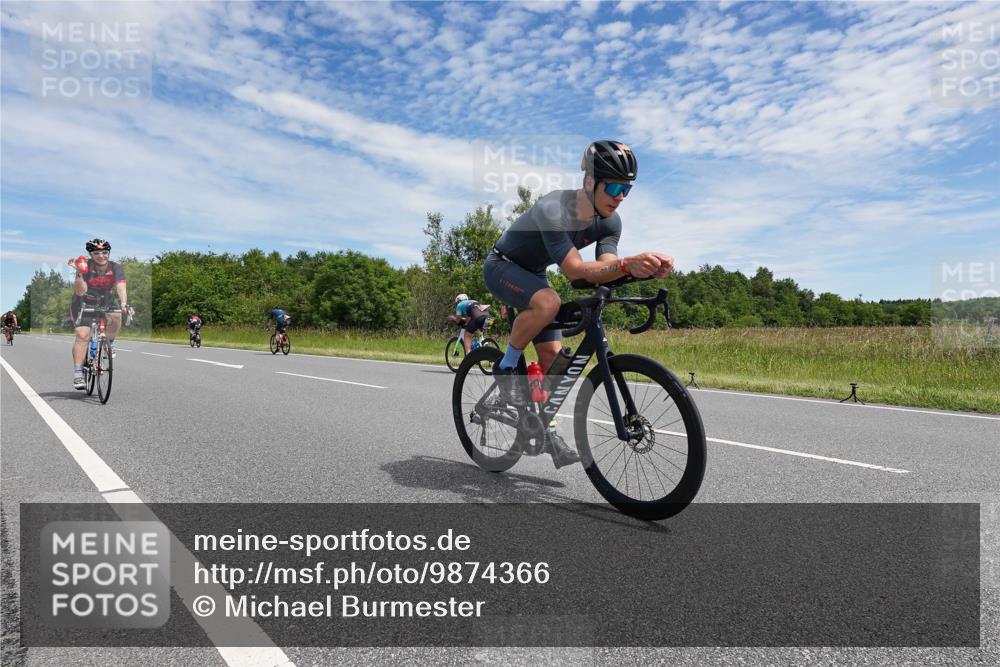 21.06.2026 - Viking Triathlon Michael Burmester http://msf.ph/oto/9874366 21.06.2026 12:49:01 Radfahren 44, 52, 316, 379, 455, 666 meine-sportfotos.de
