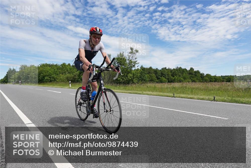 21.06.2026 - Viking Triathlon Michael Burmester http://msf.ph/oto/9874439 21.06.2026 12:50:28 Radfahren 26, 211, 261, 375 meine-sportfotos.de