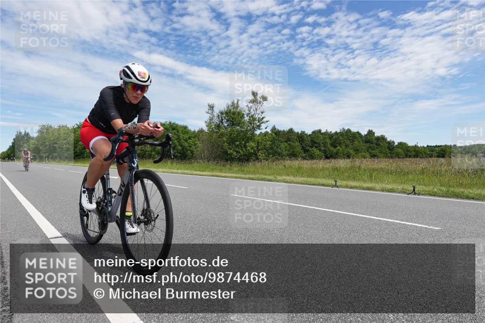 21.06.2026 - Viking Triathlon Michael Burmester http://msf.ph/oto/9874468 21.06.2026 12:50:46 Radfahren 26, 190, 211, 261, 326, 387, 463, 556 meine-sportfotos.de