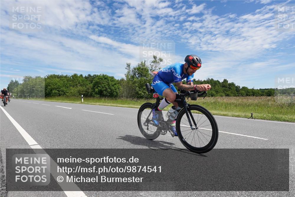 21.06.2026 - Viking Triathlon Michael Burmester http://msf.ph/oto/9874541 21.06.2026 12:52:09 Radfahren 90, 252, 401 meine-sportfotos.de