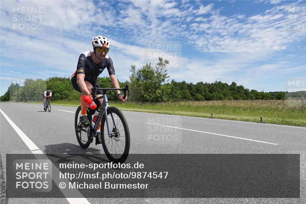 21.06.2026 - Viking Triathlon Michael Burmester http://msf.ph/oto/9874547 21.06.2026 12:52:11 Radfahren 90, 252, 252, 401 meine-sportfotos.de