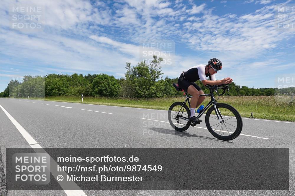 21.06.2026 - Viking Triathlon Michael Burmester http://msf.ph/oto/9874549 21.06.2026 12:52:12 Radfahren 90, 252, 252, 401 meine-sportfotos.de