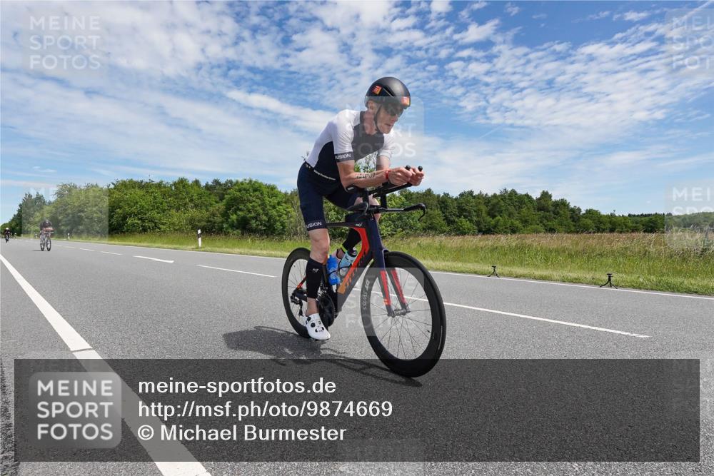21.06.2026 - Viking Triathlon Michael Burmester http://msf.ph/oto/9874669 21.06.2026 12:52:59 Radfahren 24, 84, 224, 269, 275, 302, 382, 484 meine-sportfotos.de
