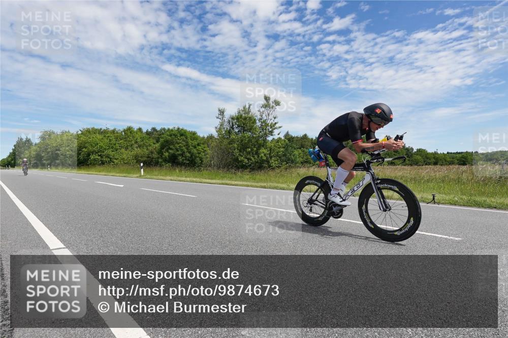 21.06.2026 - Viking Triathlon Michael Burmester http://msf.ph/oto/9874673 21.06.2026 12:53:01 Radfahren 24, 84, 97, 224, 269, 275, 382, 484 meine-sportfotos.de