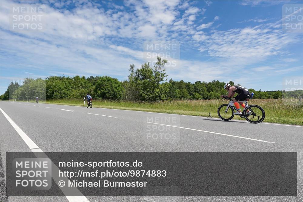 21.06.2026 - Viking Triathlon Michael Burmester http://msf.ph/oto/9874883 21.06.2026 12:55:44 Radfahren 56, 247, 485, 567 meine-sportfotos.de
