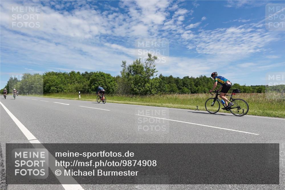 21.06.2026 - Viking Triathlon Michael Burmester http://msf.ph/oto/9874908 21.06.2026 12:56:05 Radfahren 56, 56, 172, 206, 485 meine-sportfotos.de