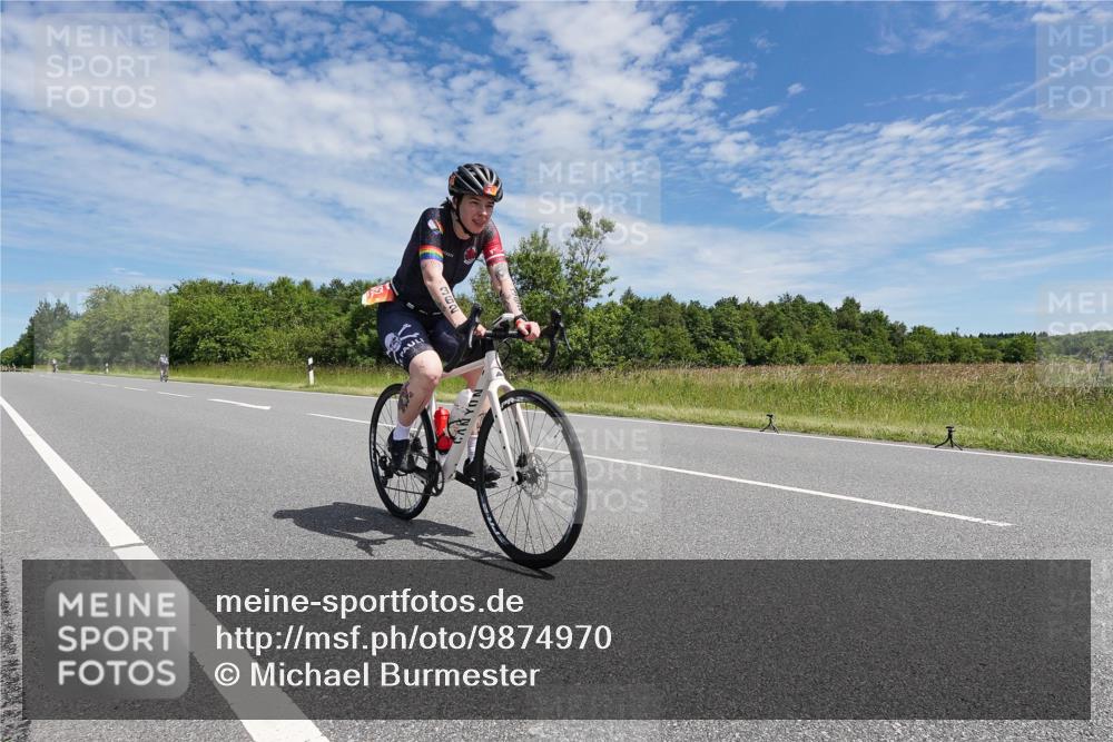 21.06.2026 - Viking Triathlon Michael Burmester http://msf.ph/oto/9874970 21.06.2026 12:57:16 Radfahren 106, 212, 212, 245, 335, 362, 403, 427 meine-sportfotos.de