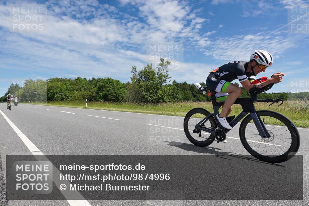 21.06.2026 - Viking Triathlon Michael Burmester http://msf.ph/oto/9874996 21.06.2026 12:57:37 Radfahren 77, 85, 88, 93, 141, 199, 274, 315, 393, 492, 497 meine-sportfotos.de