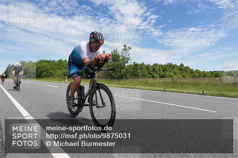 21.06.2026 - Viking Triathlon Michael Burmester http://msf.ph/oto/9875031 21.06.2026 12:57:57 Radfahren 77, 88, 301, 304, 513, 559, 571, 571 meine-sportfotos.de