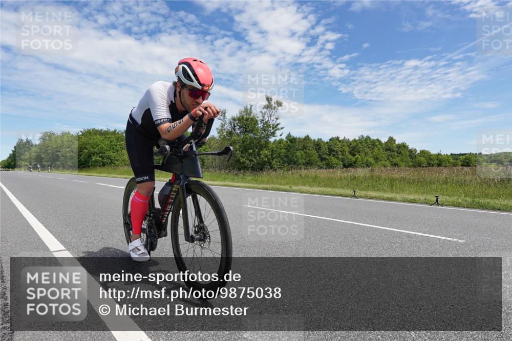 21.06.2026 - Viking Triathlon Michael Burmester http://msf.ph/oto/9875038 21.06.2026 12:57:59 Radfahren 77, 301, 303, 304, 513, 559, 571, 571, 601 meine-sportfotos.de