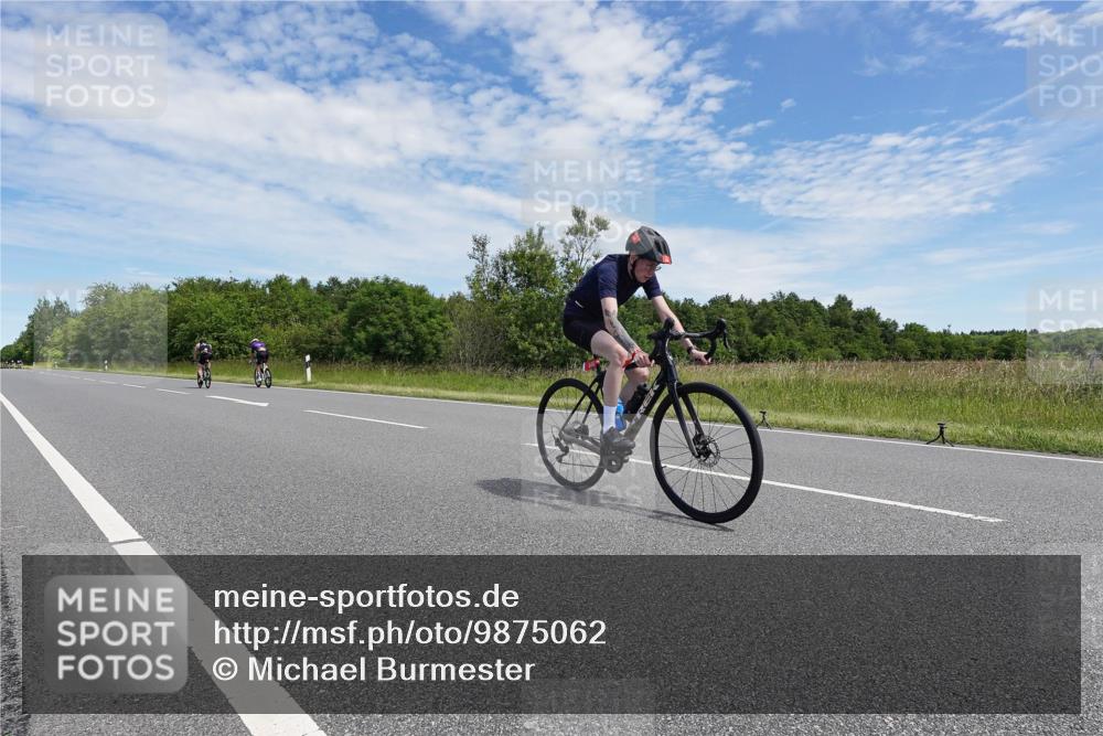 21.06.2026 - Viking Triathlon Michael Burmester http://msf.ph/oto/9875062 21.06.2026 12:58:26 Radfahren 96, 96, 167, 244, 298, 562, 646 meine-sportfotos.de
