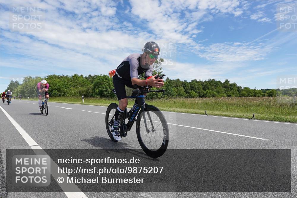 21.06.2026 - Viking Triathlon Michael Burmester http://msf.ph/oto/9875207 21.06.2026 13:00:59 Radfahren 138, 377, 416, 511, 515, 521, 529, 542, 664 meine-sportfotos.de